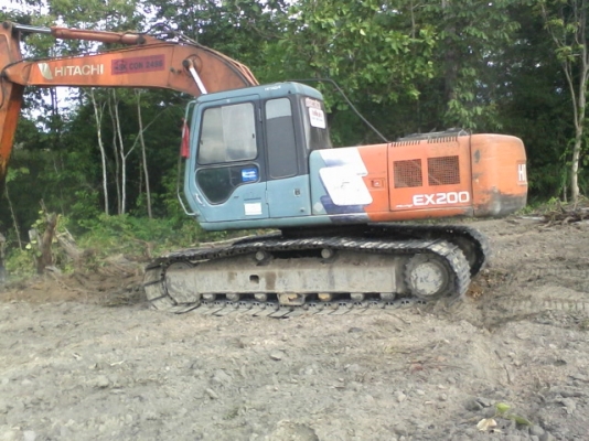 ขาย Hitachi EX200-3 ซูปเปอร์มีทะเบียน ไฟฟ้าครบ รถอยู่ลำพูน  โทร081-8832260 คุณ อรรณพ