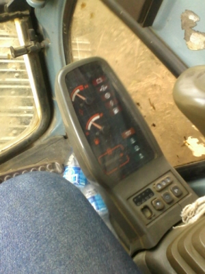 ขาย Hitachi EX200-3 ซูปเปอร์มีทะเบียน ไฟฟ้าครบ รถอยู่ลำพูน  โทร081-8832260 คุณ อรรณพ