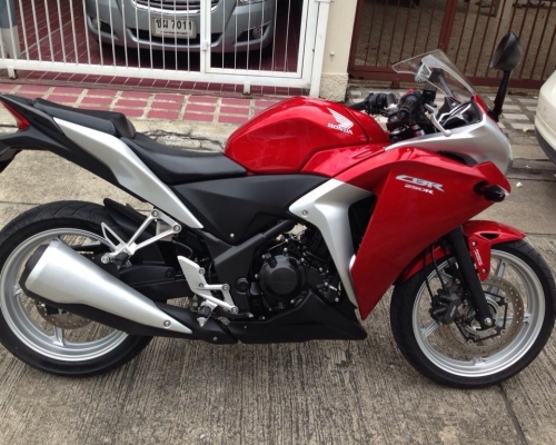 CBR 250R รุ่นท๊อปสุดมี คอมบายเบรค ABS รถสภาพมือ 1 ป้ายแดง