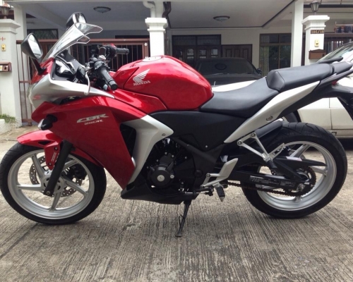 CBR 250R รุ่นท๊อปสุดมี คอมบายเบรค ABS รถสภาพมือ 1 ป้ายแดง