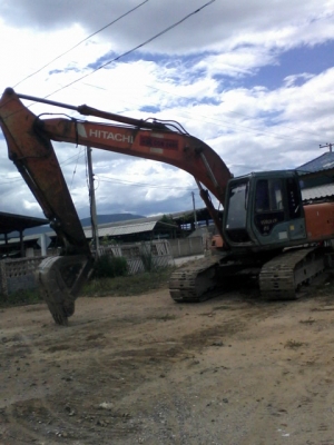 ขาย Hitachi EX200-3 ธรรมดา เอกสารซื้อ-ขาย ไฟฟ้าตัด   แอ่วแน่น ช่วงล่วงดี  รถอยู่ลำพูน โทร 081-8832260 คุณ อรรณพ