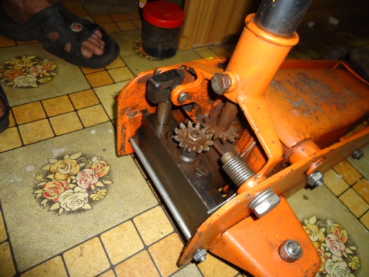 ขายแม่แรงขนาด 3ตัน สภาพดี แข็งแรง เฟืองดีมาก ราคา เพียง 2000.-