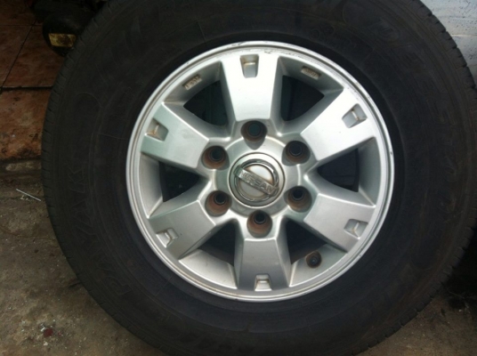 ขายยางปี 2012 พร้อมแม๊ก แท้ นิสสัน 195R14 สภาพเดิมครับ