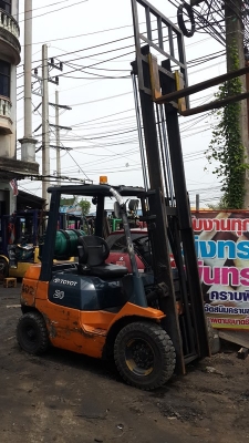 ขายรถยกTOYOTA รุ่น7 เสา 3 เมตร 2ตัน หรือ ให้เช่า