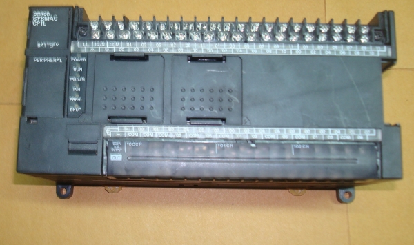 ขาย PLC OMRON CP1L-M60DR-A  3000 บาท