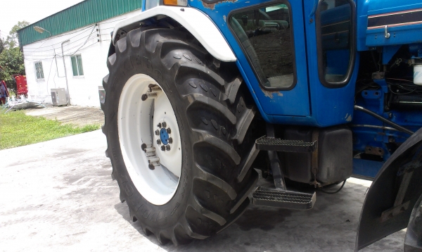 รถไถฟอร์ด 7810 สนใจติดต่อ 089-5285506