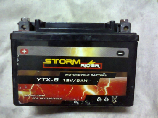 แบตเตอรี่ 12v 9 a สภาพดี๊ ดี  ไฟแร๊ง แรง