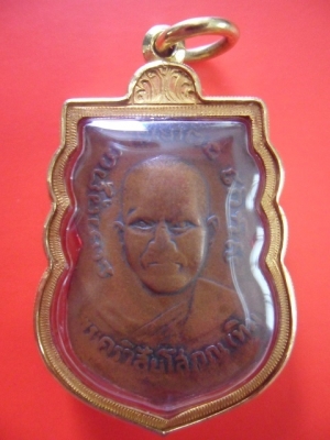 เหรียญหลวงปู่ทวดรุ่นสาม พร้อมเลี่ยมทอง เหรียญหลวงปู่ทวดรุ่นสาม พร้อมเลี่ยมทอง