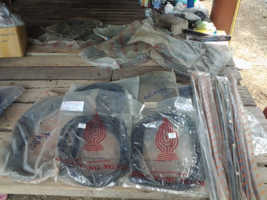 JOECLASSIC..ขายยางกระจกหน้า-กระจกหลัง ยางขอบประตูซ้าย-ขวา  ยางรีดน้ำใน-นอก ยางหูช้างรฤกะบะรุ่นเก่าหลายรายการ..ดัสสัน 520 521 620 720มาสด้า1000 1200 1500 1600โตโยต้าRN10 RN13 RN30 RN40 หลายรายการสนใจโทรสอบฤามได้เลย??