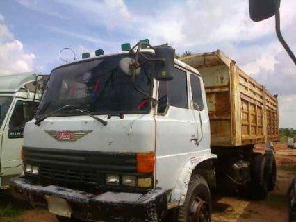 ขายรถบรรทุกสิบล้อดั๊มพ์ HINO F18 2 เพลา เครื่องเกียร์เดิม ด.โคราช ยางดี ทะเบียนแจ้ง ม.79