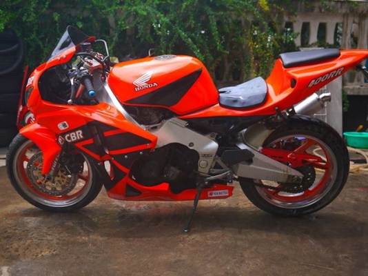 ขาย CBR92 ตัวคาร์บูร์ไฟฟ้าพร้อมทะเบียนแท้777 แฟริ่ง CBR1000 2008 ชุดสีใหม่กริ๊ป ท่อสูตรโยชิมูระ รถขี่มันมากๆ ราคา 97000 จัดไฟแนนท์ได้ 0803355484 by 400 Club Thailand www.400clubthailand.com