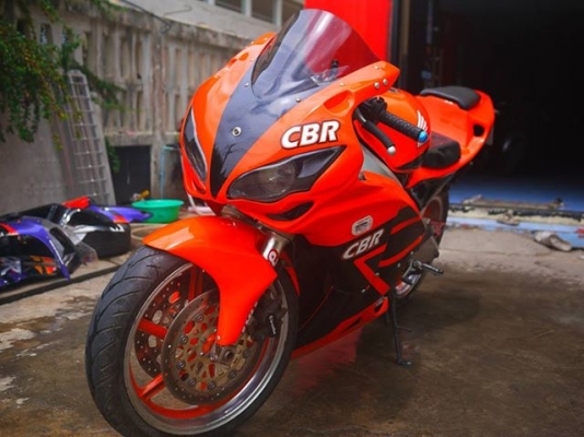 ขาย CBR92 ตัวคาร์บูร์ไฟฟ้าพร้อมทะเบียนแท้777 แฟริ่ง CBR1000 2008 ชุดสีใหม่กริ๊ป ท่อสูตรโยชิมูระ รถขี่มันมากๆ ราคา 97000 จัดไฟแนนท์ได้ 0803355484 by 400 Club Thailand www.400clubthailand.com