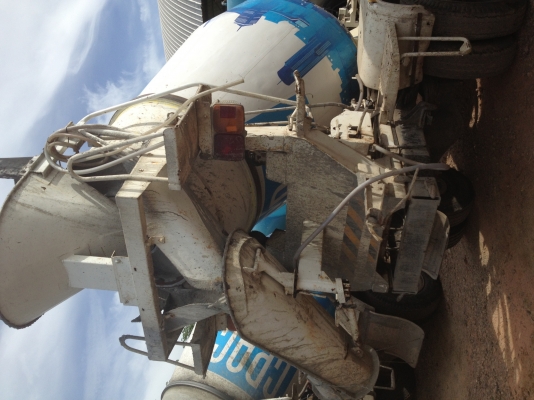 รถโม่ปูนยี่ห้อฮีโน่6ล้อ