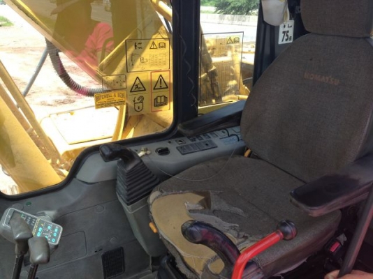 รถแบคโฮ KOMATSU PC210LC-6K รถแบคโฮ KOMATSU PC210LC-6K