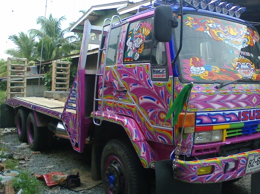 รถบรรทุกรถเกี่ยวพร้อมใช้งาน