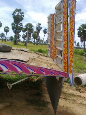 รถบรรทุกรถเกี่ยวพร้อมใช้งาน