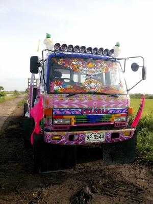 รถบรรทุกรถเกี่ยวพร้อมใช้งาน