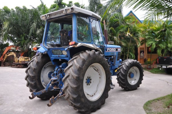 ขาย รถไถ FORD 8210 ขับ4ล้อ สภาพสวยเดิมจากญี่ปุ่นไม่เคยใช้งานในไทย ขาย 445,000 บาทเท่านั้น!!!!