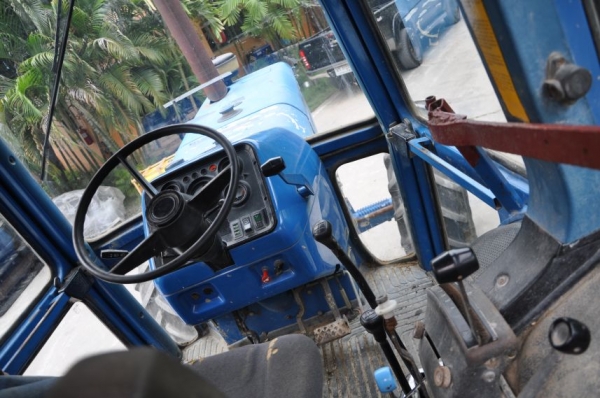 ขาย รถไถ FORD 8210 ขับ4ล้อ สภาพสวยเดิมจากญี่ปุ่นไม่เคยใช้งานในไทย ขาย 445,000 บาทเท่านั้น!!!!