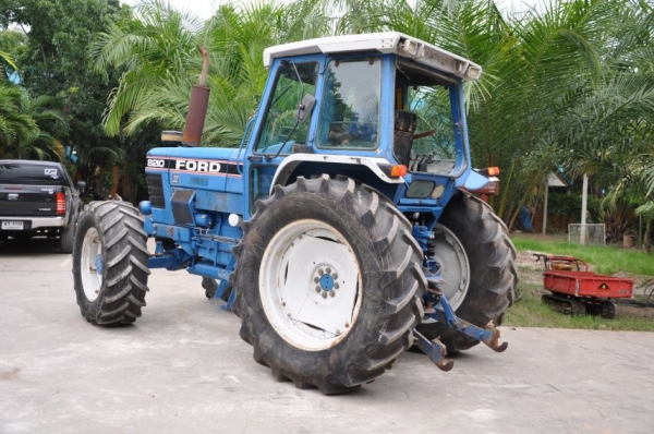 ขาย รถไถ FORD 8210 ขับ4ล้อ สภาพสวยเดิมจากญี่ปุ่นไม่เคยใช้งานในไทย ขาย 445,000 บาทเท่านั้น!!!!