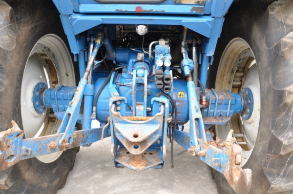 ขาย รถไถ FORD 8210 ขับ4ล้อ สภาพสวยเดิมจากญี่ปุ่นไม่เคยใช้งานในไทย ขาย 445,000 บาทเท่านั้น!!!!