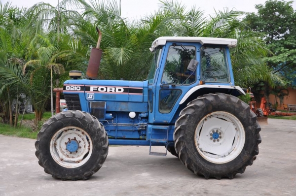 ขาย รถไถ FORD 8210 ขับ4ล้อ สภาพสวยเดิมจากญี่ปุ่นไม่เคยใช้งานในไทย ขาย 445,000 บาทเท่านั้น!!!!