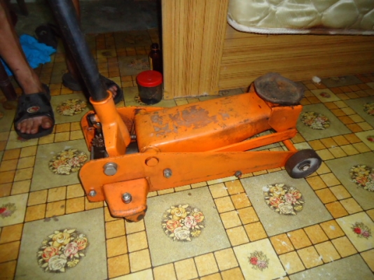 ขายแม่แรงขนาด 3ตัน สภาพดี แข็งแรง เฟืองดีมาก ราคา เพียง 2000.-