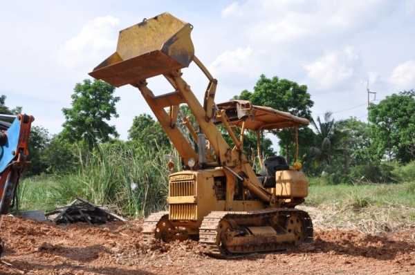 ขาย แทรคเตอร์ KOMATSU รุ่น D20S สภาพสวยเดิมจากญี่ปุ่นยังไม่เคยใช้งานในไทย 125,000 บาทเท่านั้น!!!