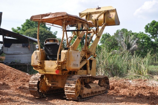 ขาย แทรคเตอร์ KOMATSU รุ่น D20S สภาพสวยเดิมจากญี่ปุ่นยังไม่เคยใช้งานในไทย 125,000 บาทเท่านั้น!!!