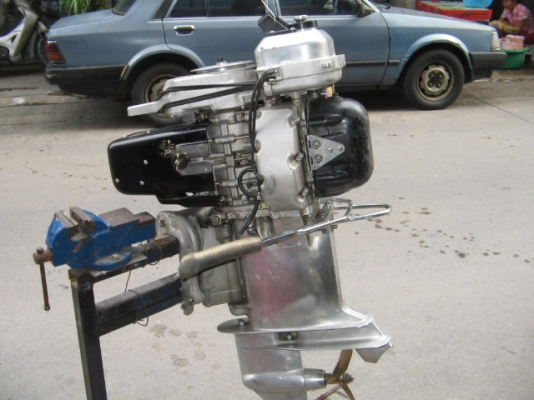 ขายเครื่่องเรือแข่งญี่ปุ่น ยี่ห้อ YAMATO ขนาด 32 hp ใบจักรแต่ง สภาพ99\% ราคา 28,500