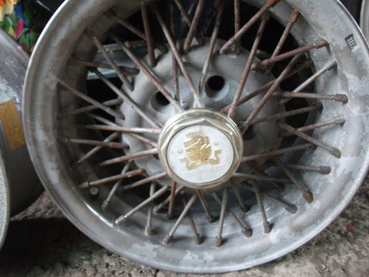 ขายแมกซี่ลวดคลาสสิคขอบ 15-5-รู- สวยๆๆขายตามสภาพครับมีสนิมหน่อยเอาไปชุปเอาเอง