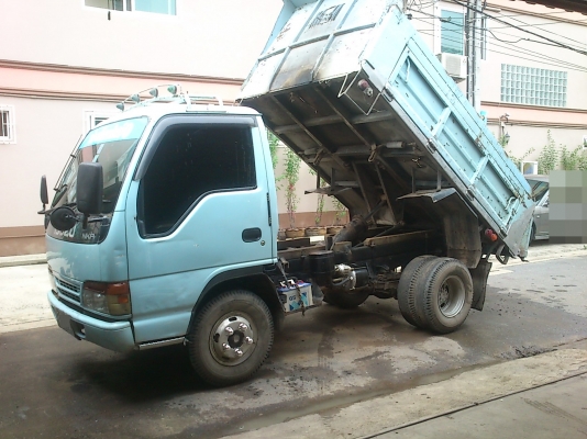 ขายอีซูซุ NKR 55 EX 5T 6 ล้อดั๊ม รถห้างครับ