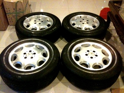 แม็กซ์ Benz s Class W140 ขนาด 16 นิ้ว ยาง MICHELIN Primacy LC ขนาด 235-60-16 ยางปี 11 ตัวแม็กซ์ไม่มีเบียดขอบ รายละเอียดด้านในครับ แม็กซ์ Benz s Class W140 ขนาด 16 นิ้ว ยาง MICHELIN Primacy LC ขนาด 235-60-16 ยางปี 11 ตัวแม็กซ์ไม่มีเบียดขอบ รายละเอียดด้านในครับ