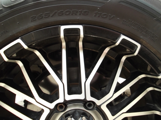 ขายแม็ก lenso Intimidator 3 ขอบ 18 แท้ พร้อมยางAurora Rh8 ใส่ไม่ถึงปี