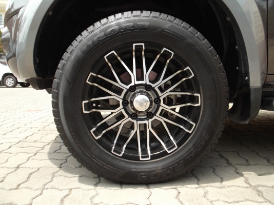 ขายแม็ก lenso Intimidator 3 ขอบ 18 แท้ พร้อมยางAurora Rh8 ใส่ไม่ถึงปี