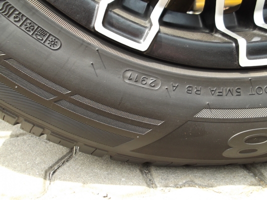 ขายแม็ก lenso Intimidator 3 ขอบ 18 แท้ พร้อมยางAurora Rh8 ใส่ไม่ถึงปี