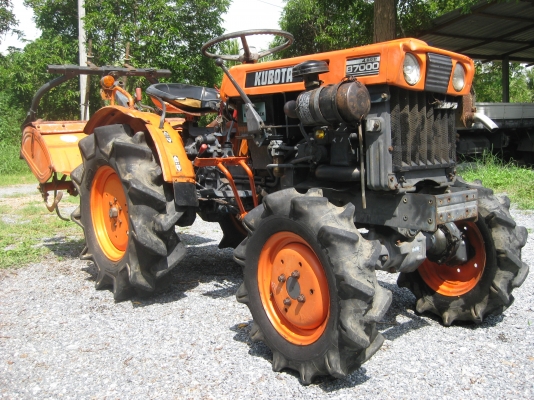 ขายรถไถเล็ก Kubota รุ่น B7000 4x4WD เก่านอกไม่เคยใช้งานในไทย