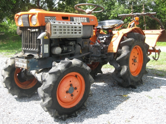 ขายรถไถเล็ก Kubota รุ่น B7000 4x4WD เก่านอกไม่เคยใช้งานในไทย