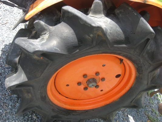 ขายรถไถเล็ก Kubota รุ่น B7000 4x4WD เก่านอกไม่เคยใช้งานในไทย