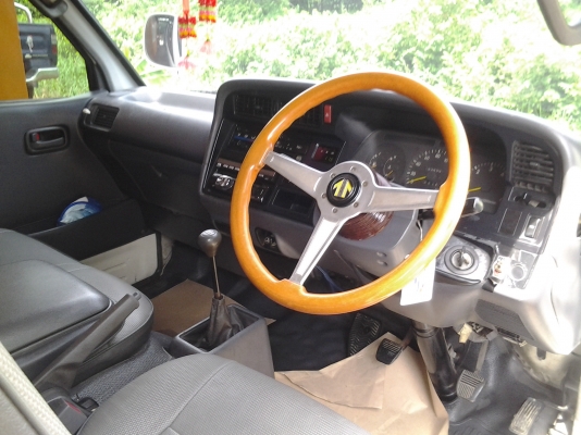 สีใหม่ แต่งVIP วิ่งน้อย เดิมบางรอบคัน เครื่องเสียงจอ ไม่ต้องซ่อม