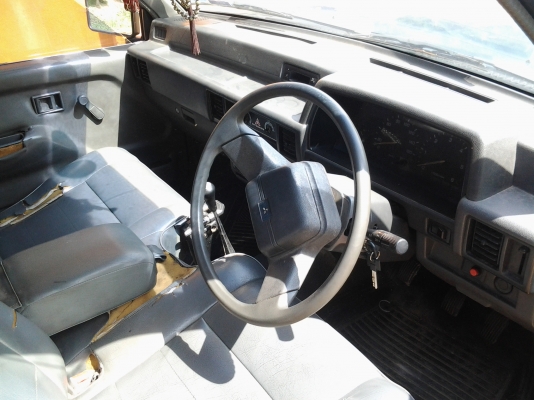 เดิมบางรอบคัน เครื่องดีเชชซีสวย มีแอร์ ยางดี4เส้น เดิมบางรอบคัน เครื่องดีเชชซีสวย มีแอร์ ยางดี4เส้น