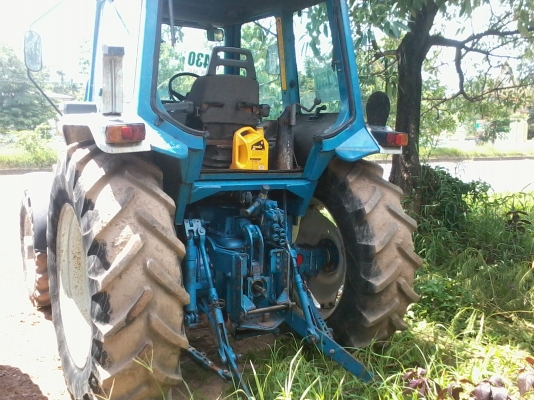 ขายรถไถ ฟอร์ด6610 2เพลา น้ำเข้า มีแต่ตัวรถครับ