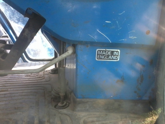 ขายรถไถ ฟอร์ด6610 2เพลา น้ำเข้า มีแต่ตัวรถครับ