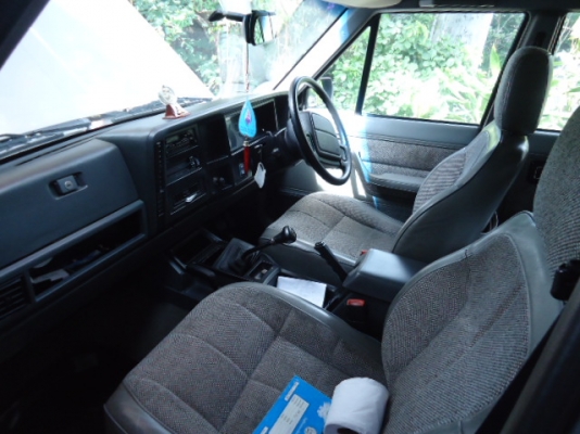 ขาย JEEP CHEROKEE 2.5 (2,500CC) MANUAL ปี97 สภาพดีเครื่องแน่นๆครับ เครื่องเดิมๆ พร้อมใช้งานครับ แอร์เย็นๆ ระบบไฟฟ้าใช้ได้หมดครับ ไม่เคยติดแก๊สครับ  อยู่เชียงใหม่  ยางสี่เส้นใหม่ๆเลยครับ และสายพานใหม่ๆครับ ดูแลรักษาเครื่องยนต์ตลอด