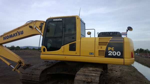 ขายดาวน์PC200-8 ใช้ 741 ชม.รถออกใหม่ป้ายแดง...