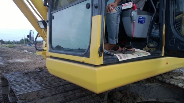 ขายดาวน์PC200-8 ใช้ 741 ชม.รถออกใหม่ป้ายแดง...