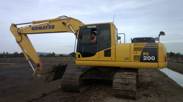 ขายดาวน์PC200-8 ใช้ 741 ชม.รถออกใหม่ป้ายแดง...