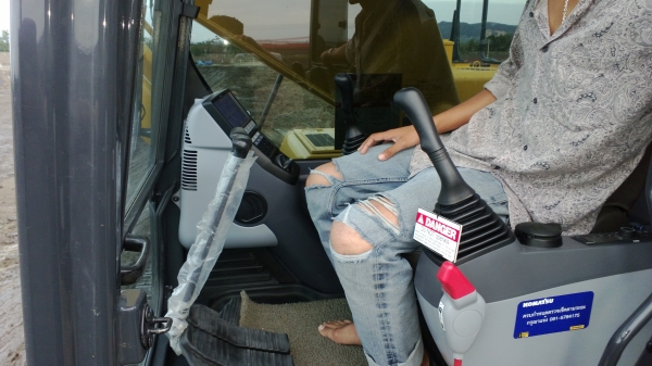 ขายดาวน์PC200-8 ใช้ 741 ชม.รถออกใหม่ป้ายแดง...