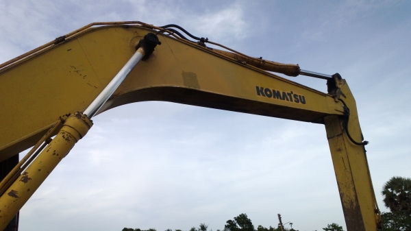 ขายPC200-6ช่วงล่างสวย เอวไม่ขยับ แอร์เย็น มีเอกสารใบอินวอยล์...