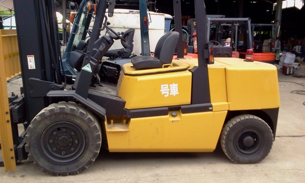 **FORKLIFT 5 TON**DIESEL